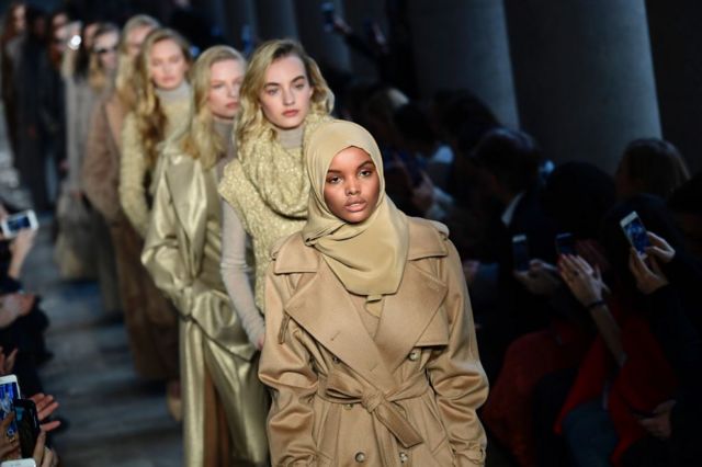 Modélisation de Halima pour Max Mara en 2017