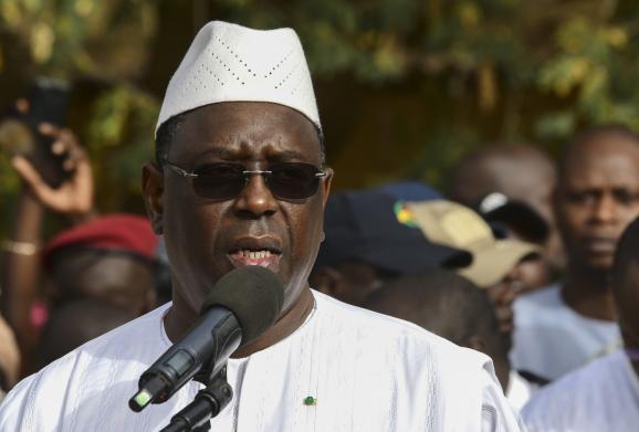 Le président du Sénégal, Mack Sall, à Fatick (ouest du Sénégal) le 24 février 2019. Il a prôné la tolérance zéro pour les véhicules anciens très polluants.