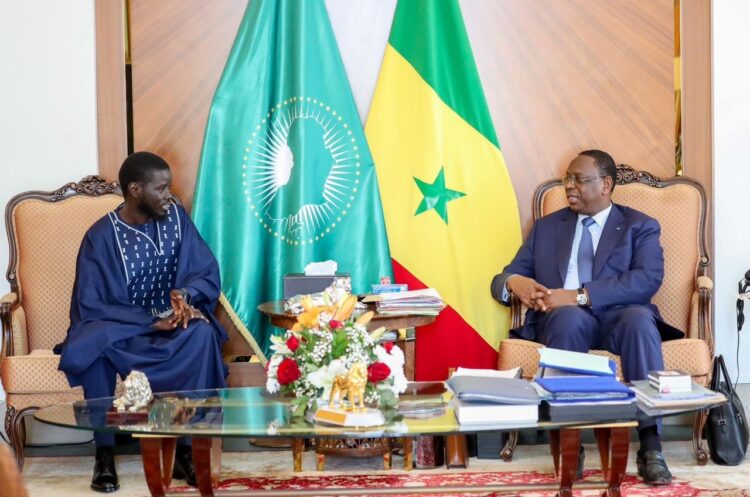 Macky SALL au Président Diomaye : «J’ai l’honneur de vous remettre la clé du palais de la République»